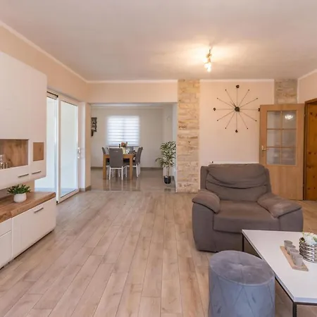 Gorgeous In With Kitchen Holiday home Biograd Na Moru