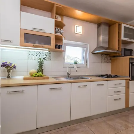 Holiday home Gorgeous In With Kitchen Biograd Na Moru