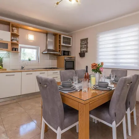 Gorgeous In With Kitchen