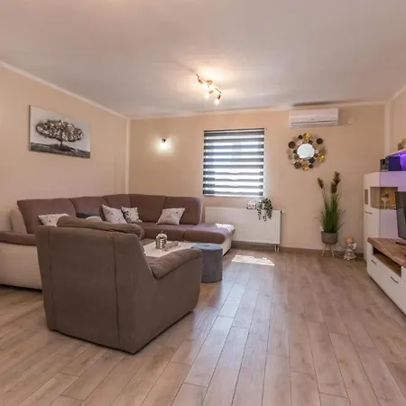 Holiday home Gorgeous In With Kitchen Biograd Na Moru