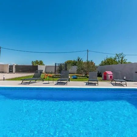 Holiday home Gorgeous In With Kitchen Biograd Na Moru