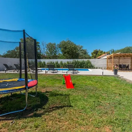 Gorgeous In With Kitchen Holiday home Biograd Na Moru