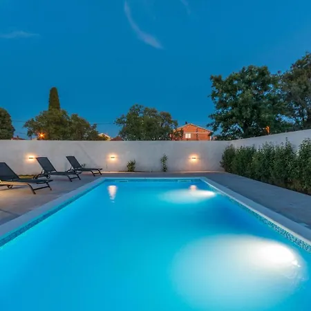 Gorgeous In With Kitchen Holiday home *