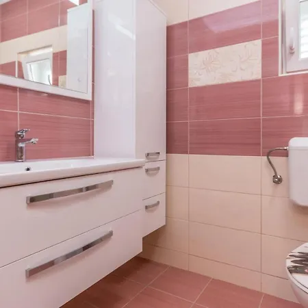Gorgeous In With Kitchen