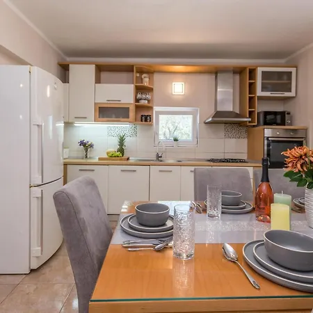 Gorgeous In With Kitchen Holiday home *