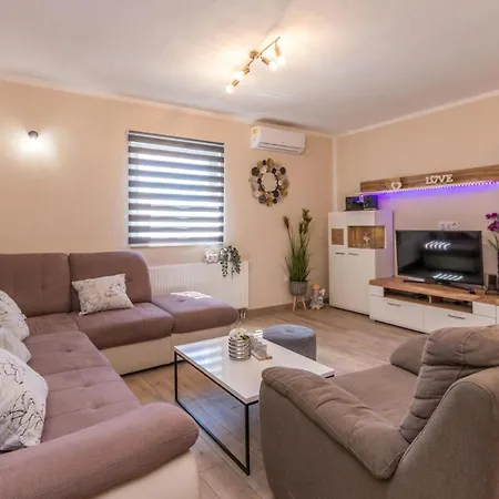 Gorgeous In With Kitchen