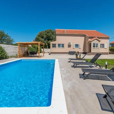 Holiday home Gorgeous In With Kitchen *